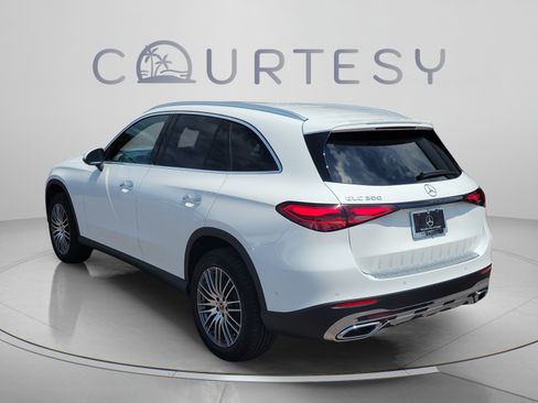 Certified 2026 Mercedes-Benz GLC 300 image 2