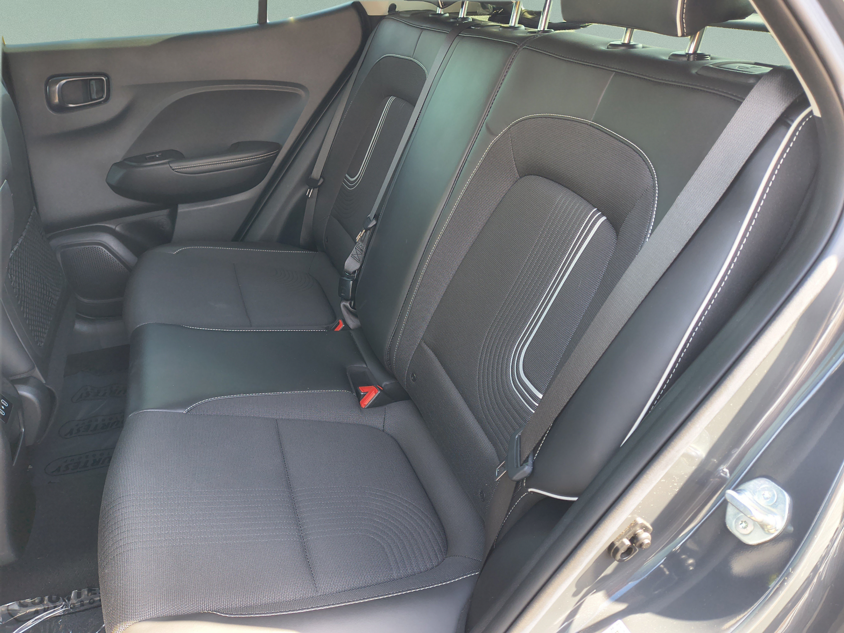 Certified 2024 Hyundai Venue Limited FWD image 16