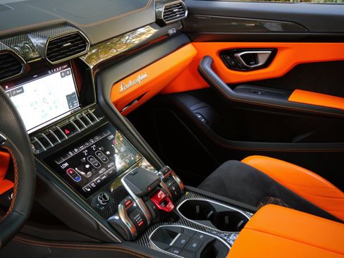 Used 2022 Lamborghini Urus image 15