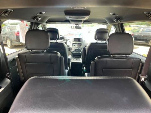 Used 2017 Dodge Grand Caravan SXT w/ Blacktop Package FWD image 13