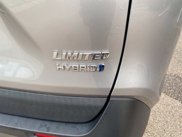 Used 2020 Toyota RAV4 Limited AWD/4WD image 30