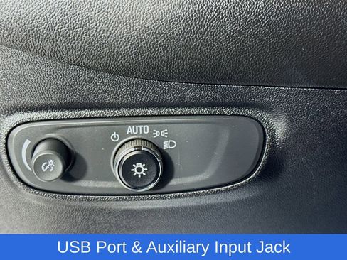 Used 2018 Chevrolet Equinox LT image 12