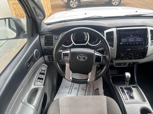 Used 2013 Toyota Tacoma PreRunner image 2
