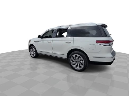 Used 2024 Lincoln Navigator Premiere AWD/4WD image 6
