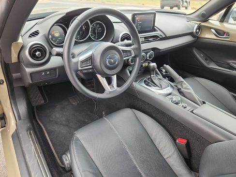 Used 2023 MAZDA MX-5 Miata Grand Touring w/ Weather Package RWD image 11