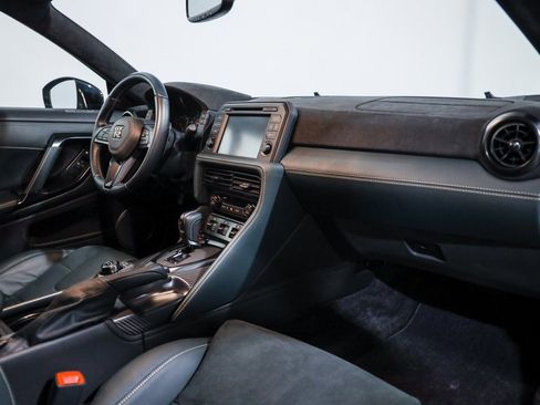 Used 2021 Nissan GT-R Premium image 26