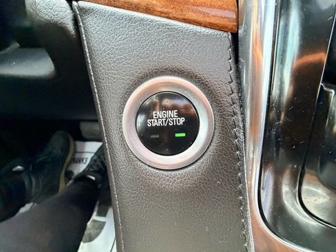 Used 2015 Cadillac Escalade Premium image 19