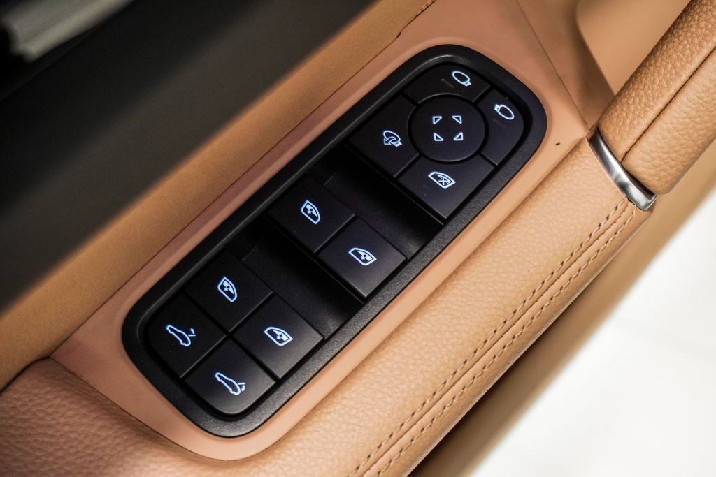 Used 2023 Porsche Cayenne AWD/4WD image 25