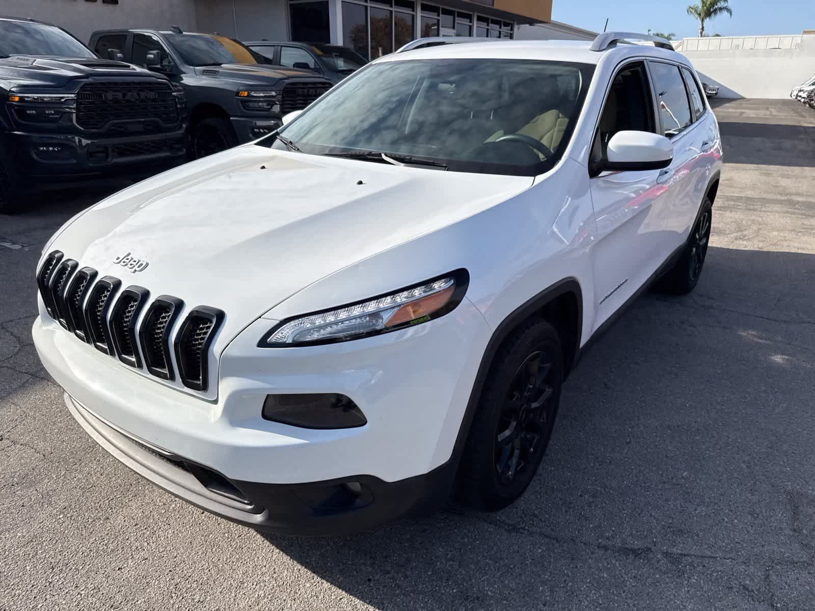 Used 2018 Jeep Cherokee Latitude FWD image 19