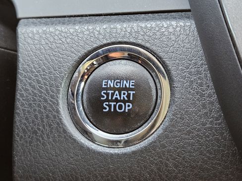 Used 2020 Toyota Camry SE w/ Convenience Package FWD image 33