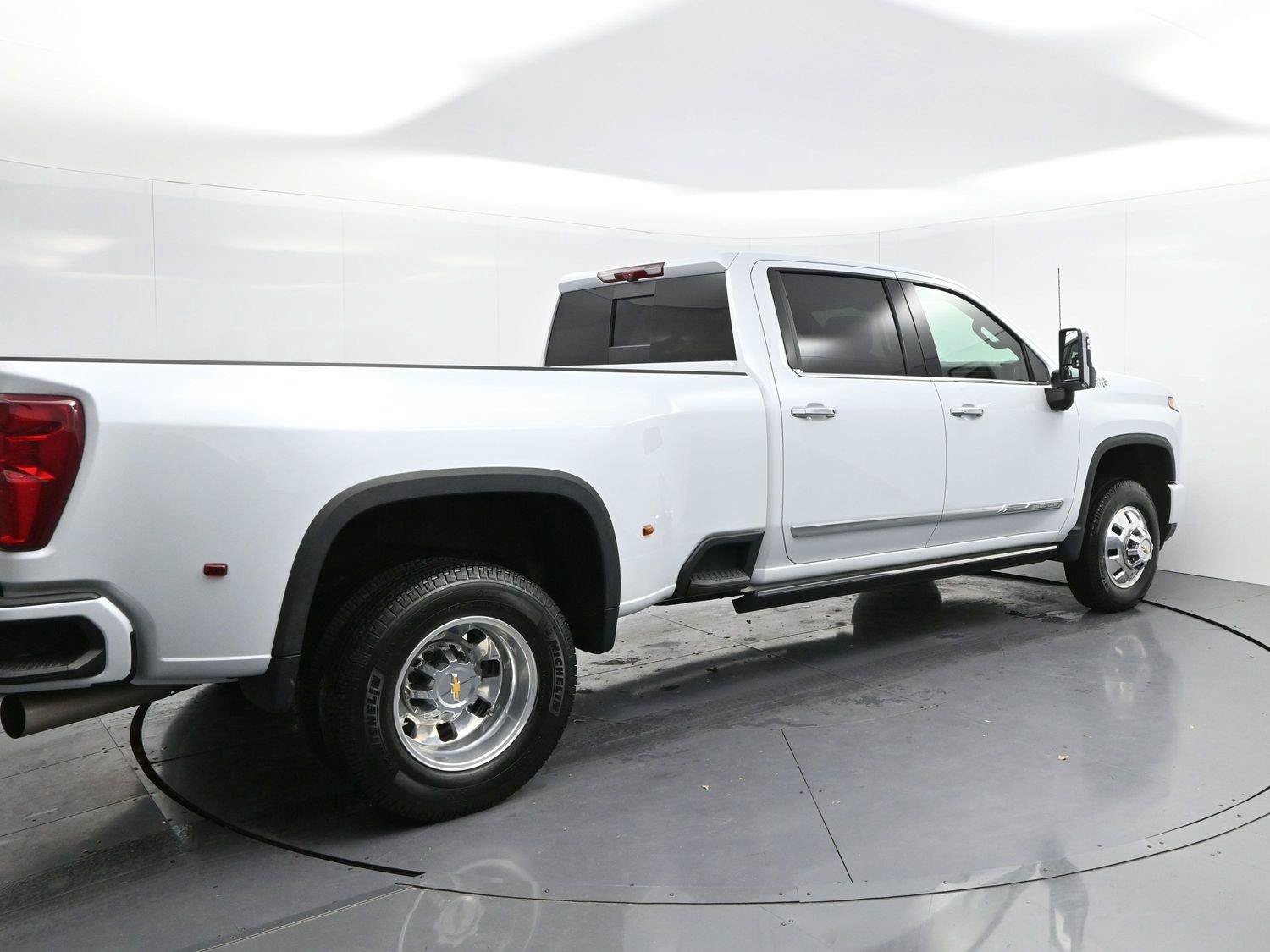 Used 2026 Chevrolet Silverado 3500 High Country w/ Technology Package AWD/4WD image 7