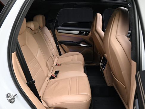 Used 2019 Porsche Cayenne Turbo w/ Premium Plus Package image 67