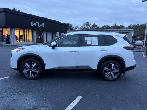 Used 2025 Nissan Rogue SL image 4