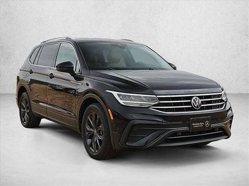 Used 2023 Volkswagen Tiguan SE FWD image 3