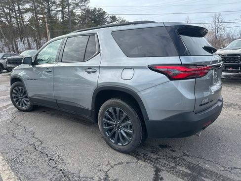 Used 2023 Chevrolet Traverse RS image 3