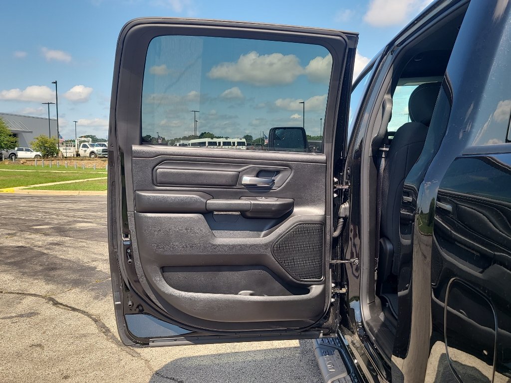 New 2026 RAM 1500 Express AWD/4WD image 32
