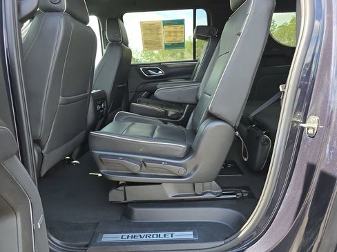 Used 2023 Chevrolet Suburban Premier image 19