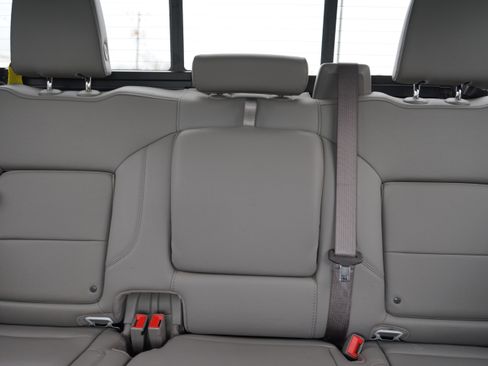 Used 2025 GMC Sierra 2500 SLT w/ SLT Convenience Package image 18