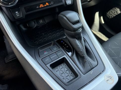 Used 2025 Toyota RAV4 XLE FWD image 20