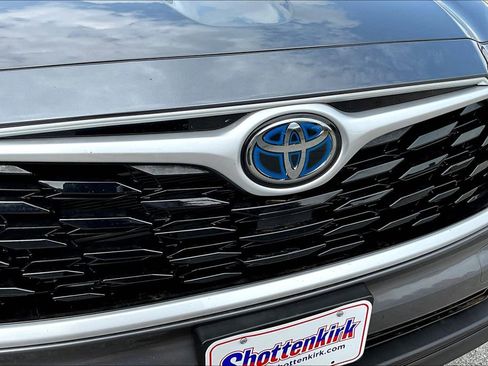 Used 2021 Toyota Highlander LE image 35