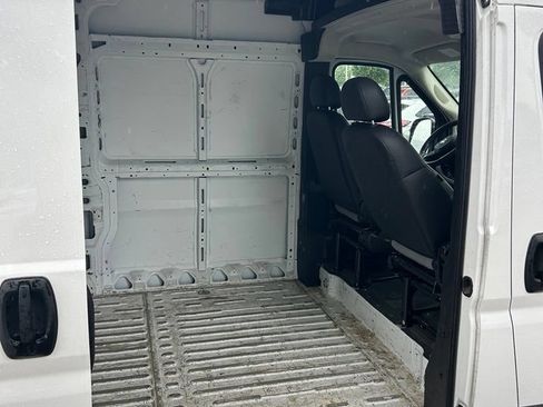 Used 2024 RAM ProMaster 2500 w/ Convenience Group FWD image 5