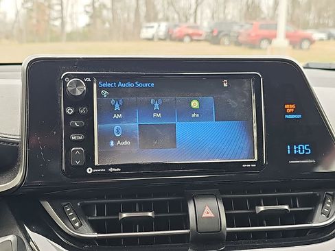 Used 2018 Toyota C-HR XLE image 22