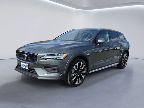 Used 2026 Volvo V60 B5 Cross Country Ultra w/ Protection Package Premier AWD/4WD image 7