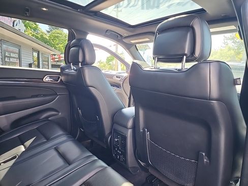 Used 2017 Jeep Grand Cherokee Overland AWD/4WD image 44