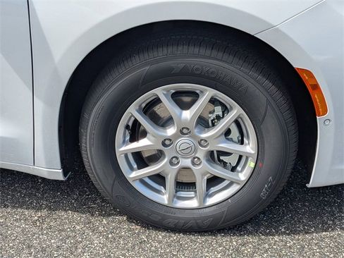 New 2026 Chrysler Pacifica Select image 11