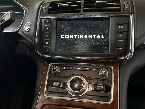 Used 2017 Lincoln Continental Premiere image 29