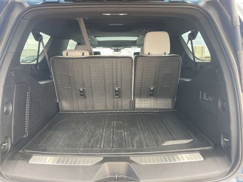 New 2025 Chevrolet Suburban Premier image 14