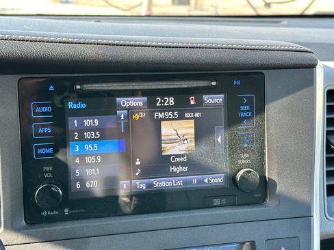 Used 2015 Toyota Sienna XLE Premium image 23