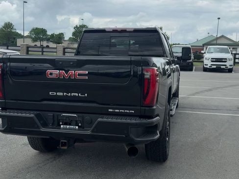 Used 2025 GMC Sierra 2500 Denali AWD/4WD image 6