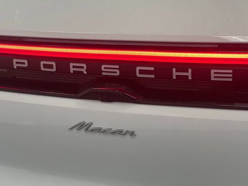 Certified 2025 Porsche Macan Electric image 32