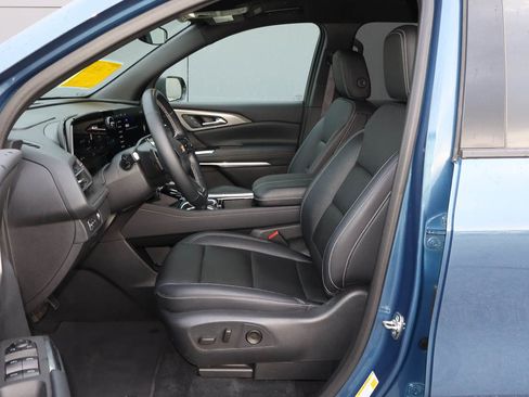Used 2025 Chevrolet Traverse LT FWD image 7