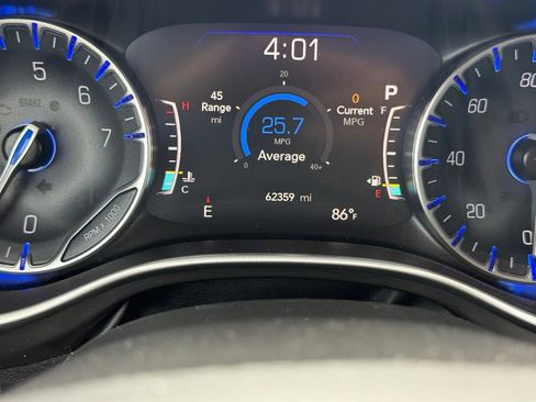 Used 2024 Chrysler Pacifica Touring-L FWD image 18