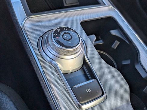 Used 2021 Ford Edge Titanium image 32