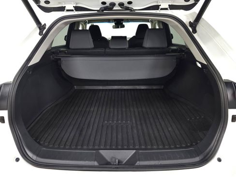 Used 2022 Toyota Venza LE AWD/4WD image 8