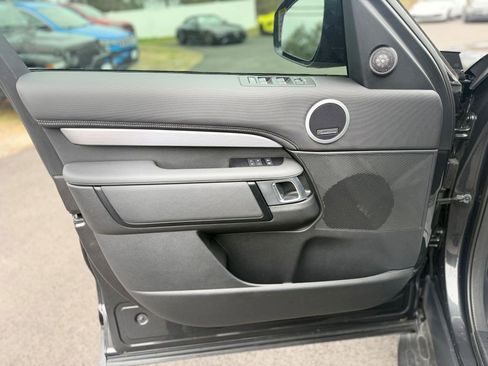 Used 2024 Land Rover Discovery Dynamic SE image 8