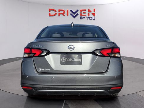 Used 2021 Nissan Versa SV FWD image 4