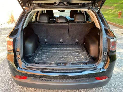Used 2019 Jeep Compass Latitude FWD image 43