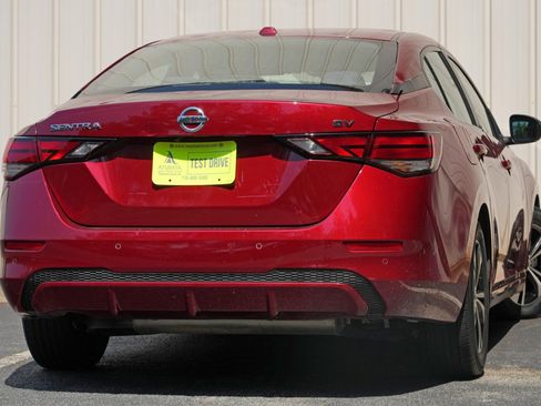 Used 2022 Nissan Sentra SV FWD image 4