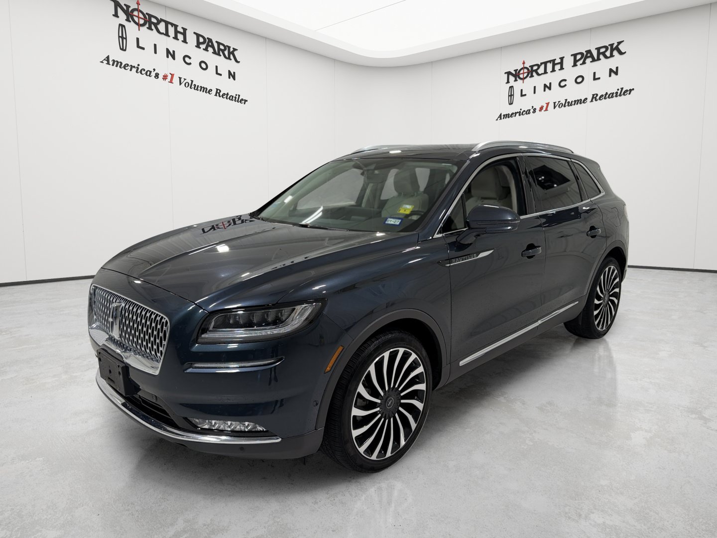 Used 2023 Lincoln Nautilus Black Label w/ Class II Trailer Tow Package AWD/4WD image 1
