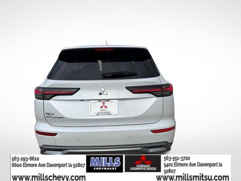 Used 2025 Mitsubishi Outlander SE FWD image 6