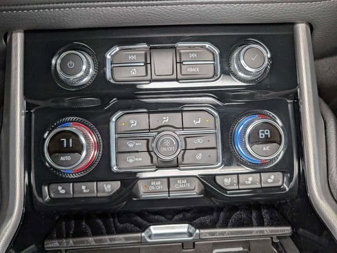 Used 2024 GMC Yukon Denali w/ Advanced Technology Package AWD/4WD image 36