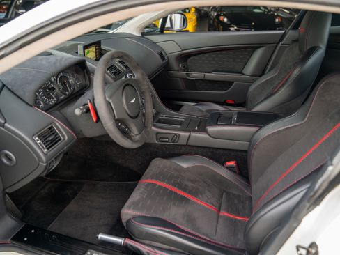 Used 2015 Aston Martin V8 Vantage GT image 12