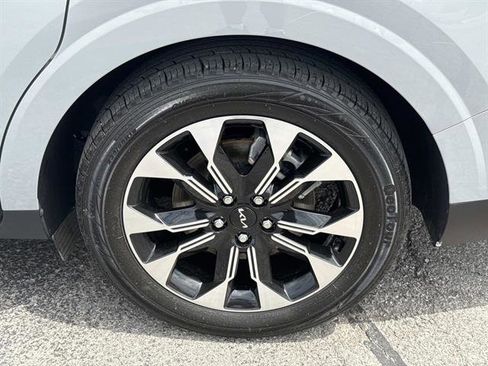 Used 2022 Kia Carnival EX FWD image 26