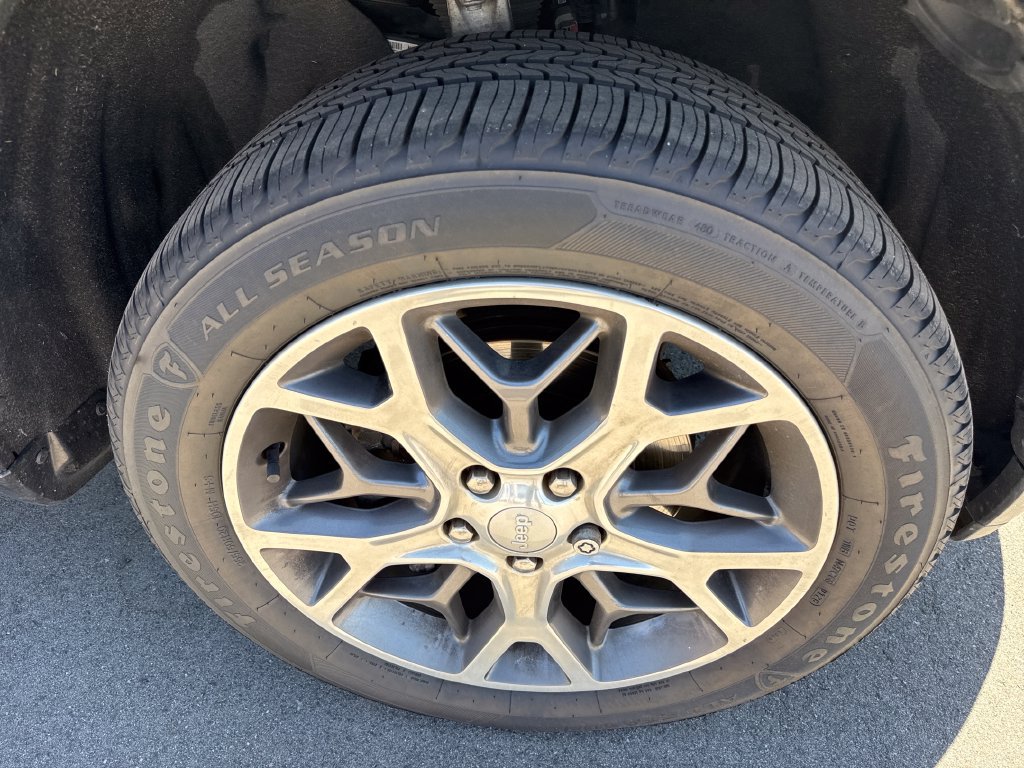 Used 2020 Jeep Grand Cherokee Overland AWD/4WD image 31
