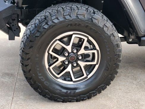 Used 2024 Jeep Wrangler Rubicon w/ Safety Group image 18