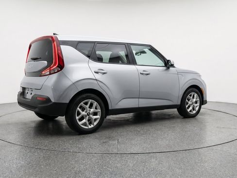 Used 2025 Kia Soul LX w/ LX Technology Package FWD image 9